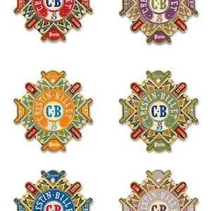 Op de afbeelding: Zes decoratieve medaillons in vintage stijl. Elk heeft de tekst "CRESTIN-BILLET" en "CB" in een centrale cirkel, met extra tekst en decoratieve elementen in rood, blauw, groen, oranje en paars. Het ontwerp is sierlijk.