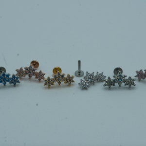Verharde drievoudige bloemkraakbeenoorbel, schelp, helix, stud, tragus, platte achterkant Labret, platte achterkant oorbel, juweel barbell, intern schroefdraad
