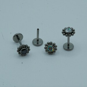 Bezel CZ Sunflower Push In Flat Back Labret Stud Earring Implant Grade Titanium Threadless Push In Top 16G 18G 20G 5mm 6mm 7mm 8mm 9mm 10mm
