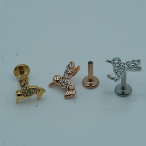 Orecchini a bottone con retro piatto con colibrì pavimentato in CZ Vite in acciaio chirurgico 316L filettato internamente piercing alla cartilagine dorata 16G 6mm 8mm