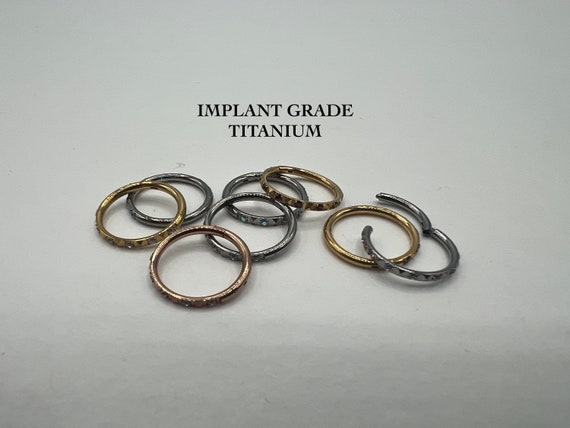 Implant Grade Titanium Pyramid Shaped Septum Hinged Clicker Hoop Implant Grade Titanium Pyramid Shaped Septum Hinged Clicker Hoop