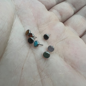 Flat Bezel Natural Stone Push In Flat Back Labret Stud Earring Implant Grade Titanium Threadless Top 16G 18G 20G 5mm 6mm 7mm 8mm 9mm 10mm