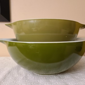 Vintage Pyrex VERDE GREEN Avocado Cinderella Nesting Mixing Bowls Set #443 #444