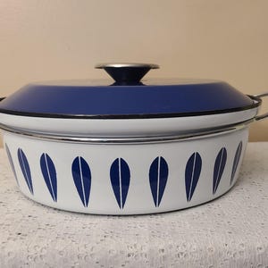 Cathrineholm Norway White Blue Enamelware Lotus Dutch Oven/Casserole & Lid