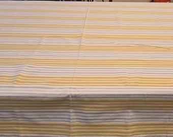 Mantel Retex gris y dorado de 57 x 78 pulgadas