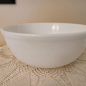 Pyrex 10&quot; Mixing Bowl Opal Milkglass