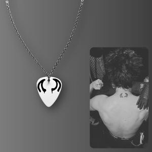 Yungblud Inspired Lowlife White Guitar Pick Necklace - Punk Unisex Necklace - Gift for Yungblud Fan
