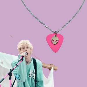 Machine Gun Kelly 'Concert for Aliens' Song inspirierte handgemachte Plektrum Halskette - MGK Tickets To My Downfall Themed - Geschenk für MGK Fan