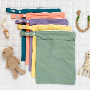 Wet Dry Bag for Reusable Cloth Diapers or Cloth Pads – Waterproof, Leak Resistant, Odor Locking – for Baby Clothes – by KindLavender
