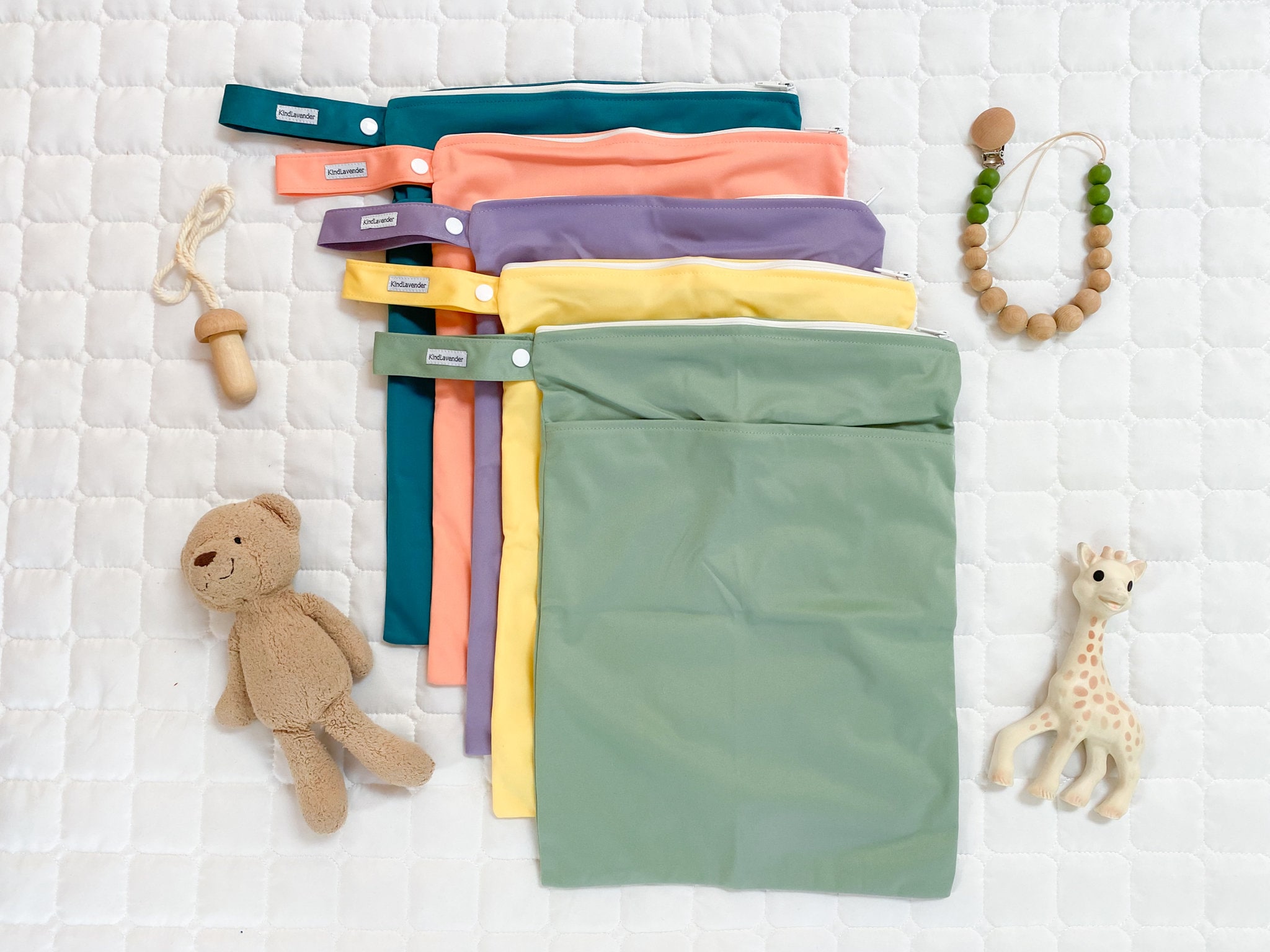 Wet Dry Bag for Reusable Cloth Diapers or Cloth Pads – Waterproof, Leak Resistant, Odor Locking – for Baby Clothes – by KindLavender