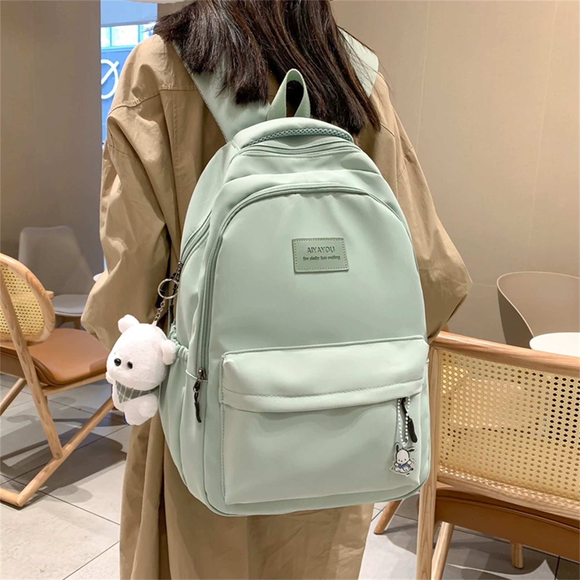 Share 79+ new college bag girl - in.cdgdbentre