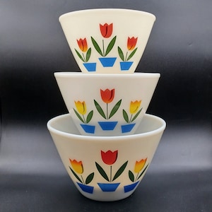 Vintage Feuerkönig Ivory Tulip Nesting Bowl Set / 3