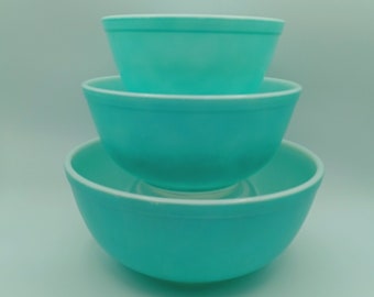Pyrex Robin&#39;s Egg Blue Nesting Bowls, Set of 3