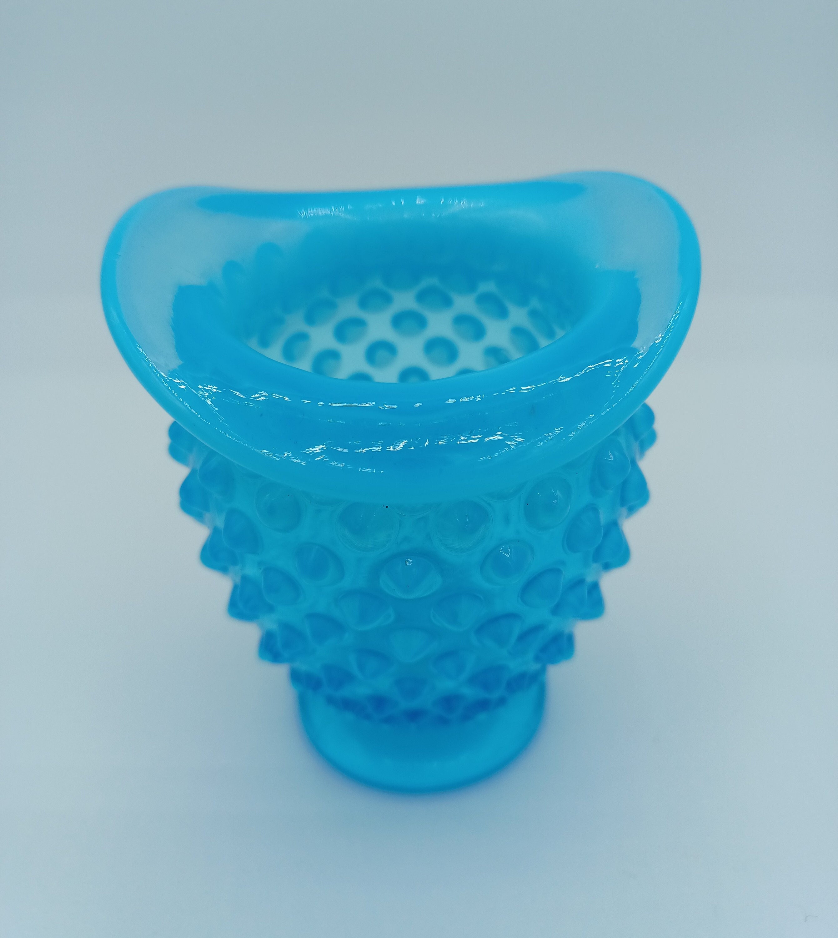 フェントン ホブネイル オパールセント ブルー バッド ベース