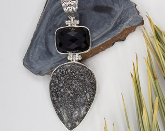 Beautifull silver handmade pendant  with natural stone agate in   silver polish