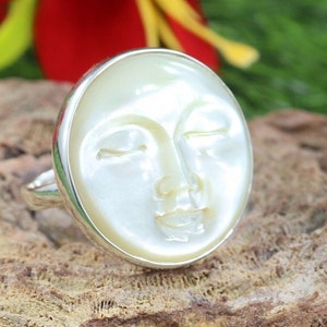 Top! Beautiful Mother of Pearl Moon Face Silver Ring Smile Moon Face Ring Goddess Jewelry Silver Gemstone Ring Engagement Gift Rings for Her