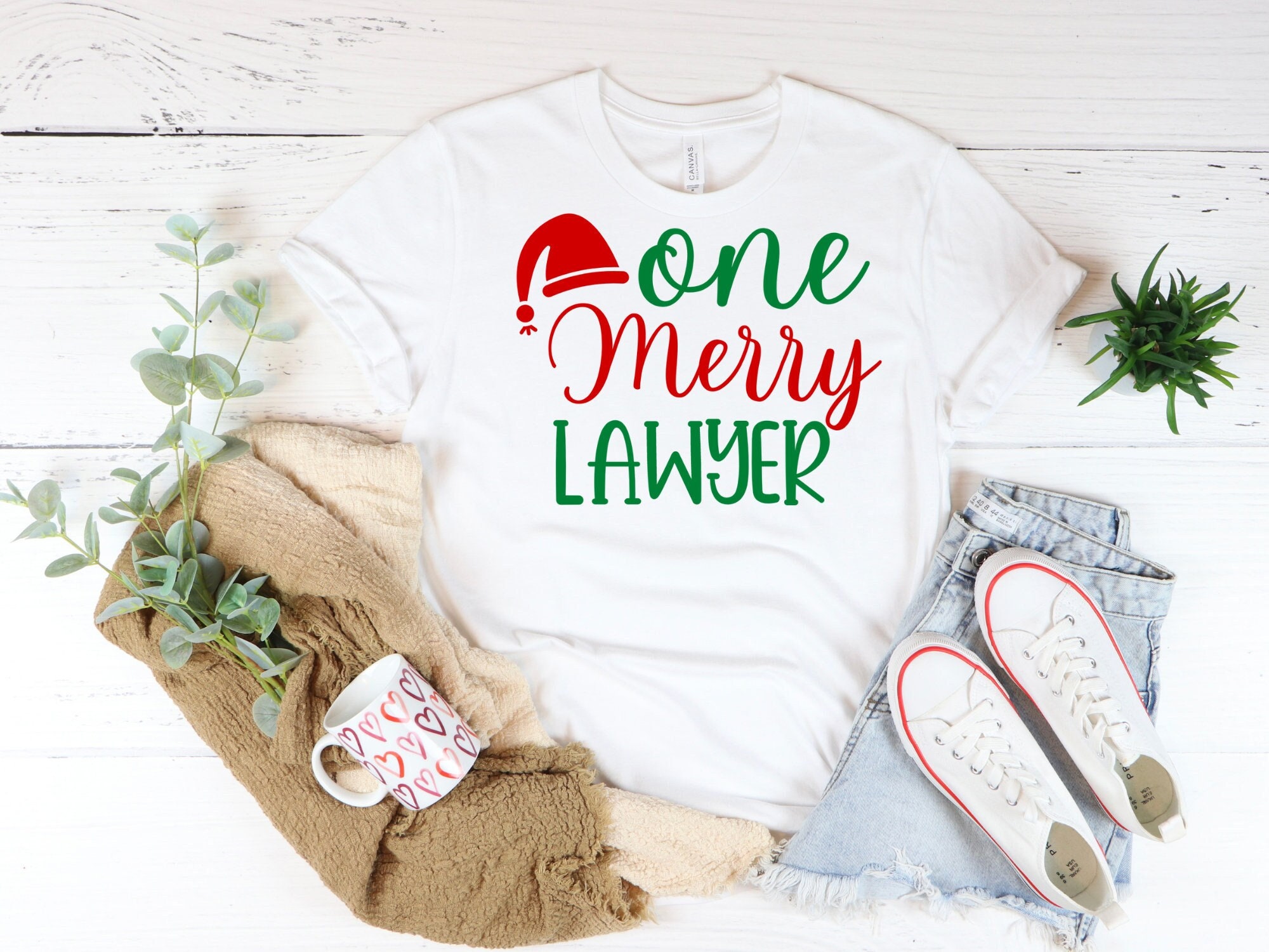 Discover Ein Merry Christmas Weihnachten Anwalt Shirt