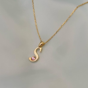 Collier initial avec pierre de naissance Collier lettre coeur personnalisé Collier initial de tous les jours Collier personnalisé avec pierre de naissance pour elle cadeau