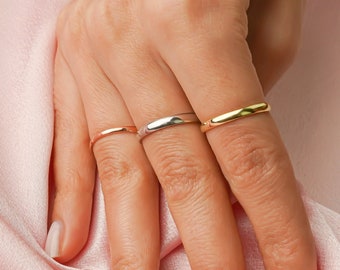 Bague mince empilable lisse et lisse, cadeau de bijoux minimal de Noël, bague simple pour la fête des mères, bague classique de tous les jours, cadeau rond à bande unie