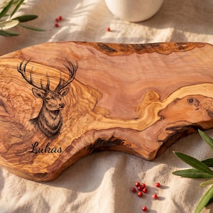 Olijfhouten bord met hertengravure | Gepersonaliseerde snijplank met naam | Cadeau voor jagers en mannen voor kerst