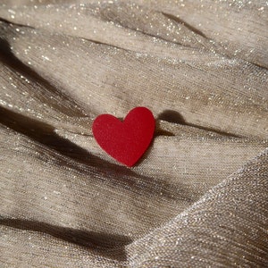 Broche Coeur Rouge en cuir image 1