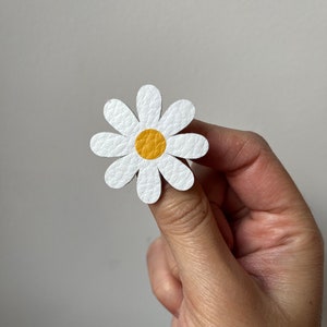 Broche Marguerite Fleur colorée image 2