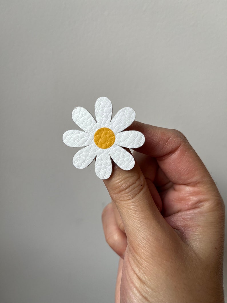 Broche Marguerite Fleur colorée image 2