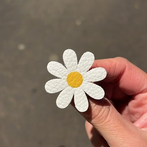 Broche Marguerite Fleur colorée image 7