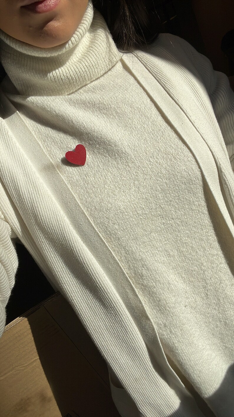 Broche Coeur Rouge en cuir image 6