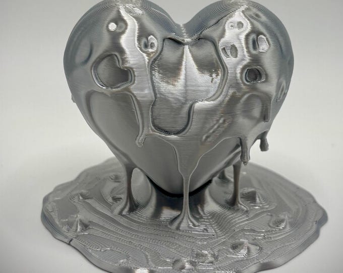 Wunderschönes „Schmelzendes Herz“ Deko Herz in einem schönen schimmernden leicht mattem Silber…