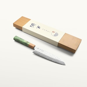 Couteau santoku de style japonais fait main de 17 cm en véritable acier damas | Coffret cadeau