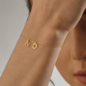 Pulsera con inicial pequeña de oro de 14 quilates ∙ Pulsera con letras delicadas ∙ Pulsera con inicial colgante ∙ Joyas de regalo personalizadas para mujeres ∙ Idea de regalo para novias