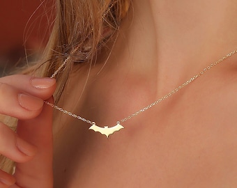 14k Solid Gold Halloween Fledermaus Halskette • Minimalistisches Halloween Geschenk für Sie • Gruseliger Halloween Fledermaus Anhänger für Frauen • Gothic Fledermaus Anhänger Geschenk