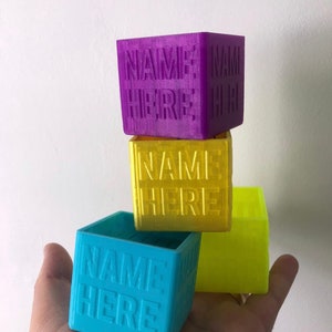 Suporte para cartão SD personalizado, suporte para cartão micro-SD, ótimo organizador para sua área de trabalho, tenha seu nome em todos os lugares da caixa!