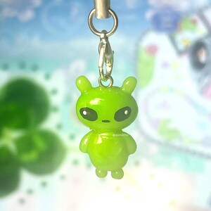 Alien phonecharm