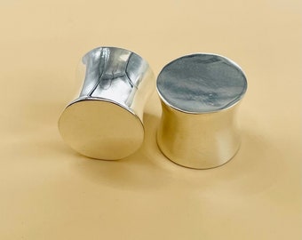 Pair of 925 Shiny Sterling silver Plugs, Higher Quality Finished handmade.SIZE:- 12g (2MM ) to (50) Customize