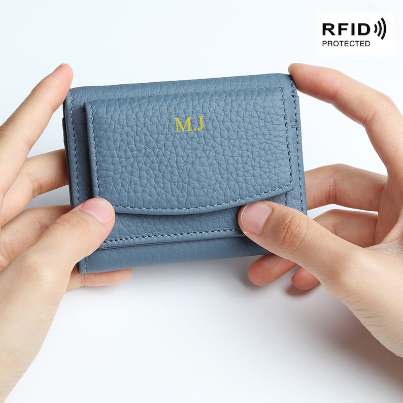 Personalisierte Münztaschen Beutel Mini Geldbörsen Kartenhalter aus echtem Leder Personalisierte Name Geburtstagsgeschenke für Frauen und Männer Blue