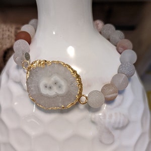 Stretchy beaded bracelet, white agate stone, white agate beads