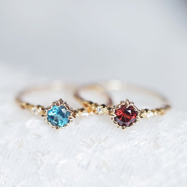 Gold Natural Gemstone Ring, Vintage Style Engagement Ring, Red Garnet, London Blue Topaz, Round Garnet Ring, Blue Stone Ring, Dainty Ring