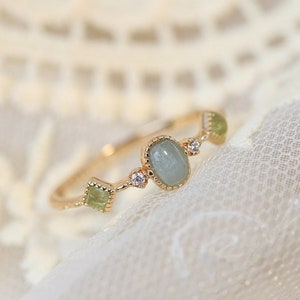 Gold Aquamarine and Peridot 3 Stone Ring, Natural Aquamarine Stone, Peridot Ring, Gemstone Crystal Ring, Dainty Cushion Ring, Vintage Ring