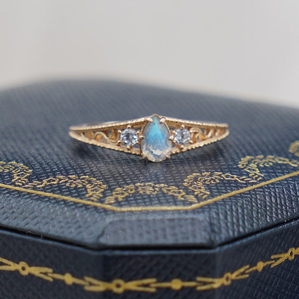 Vintage Labradorite Ring, Blue Labradorite, Pear Shape Labradorite, 3 Stone Ring, Pear Ring, Promise Ring, Natural Gemstone Ring, For Her