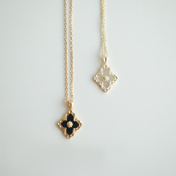 CLOVER 6 MOTIF MOP ONYX GOLD NECKLACE