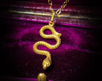 Ciondolo serpente vintage a spirale in serpente d'oro da 8 carati C. Revival vittoriano degli anni '90