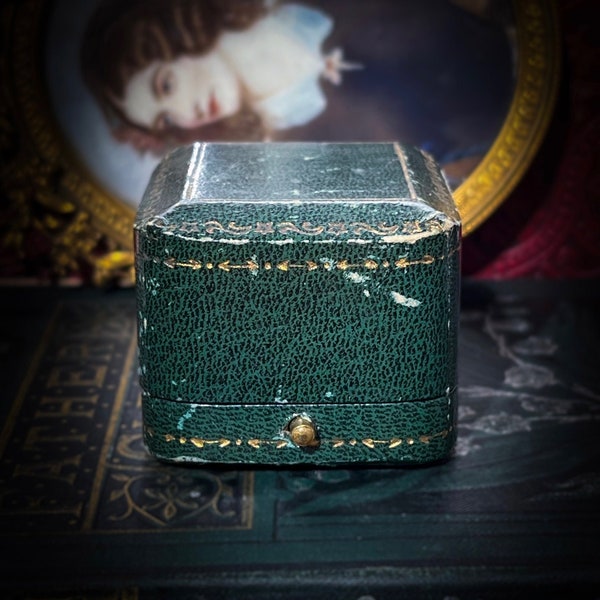 Antique Leather Silk Emerald Green Ring Box Victorian C. 1800's Velvet Interior Engagement