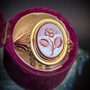 Antique Forget Me Not Intaglio Ring in 18ct Gold Mourning Engraved Sardonyx Flower Victorian