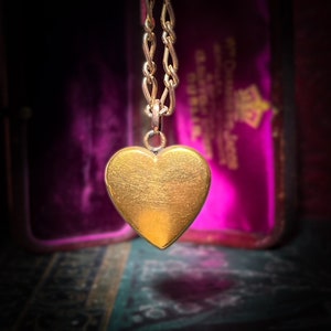 Antique B Initial Engraved Heart Locket in 18ct Gold Necklace C. 1890's Victorian Pendant Charm Puffy zdjęcie 4