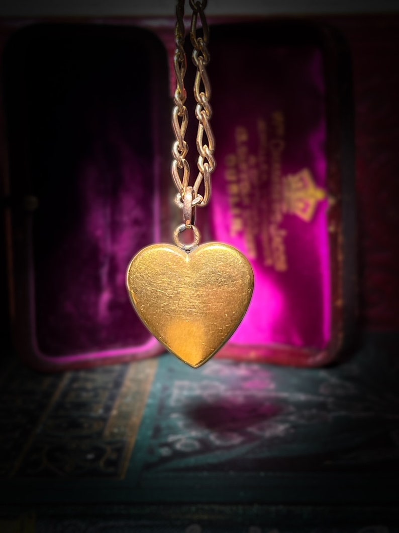 Antique B Initial Engraved Heart Locket in 18ct Gold Necklace C. 1890's Victorian Pendant Charm Puffy zdjęcie 4