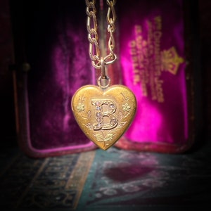 Antique B Initial Engraved Heart Locket in 18ct Gold Necklace C. 1890's Victorian Pendant Charm Puffy zdjęcie 6