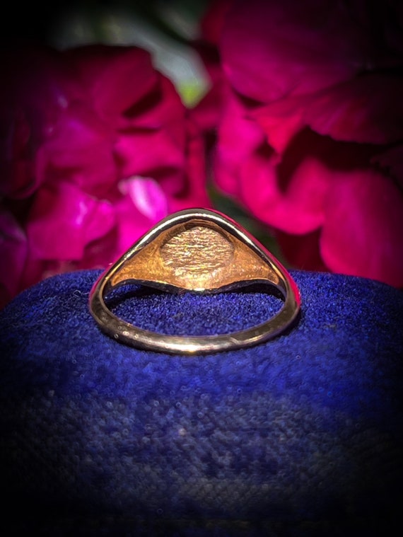 Vintage Daisy Intaglio Signet Pinky Ring in 9 Car… - image 7