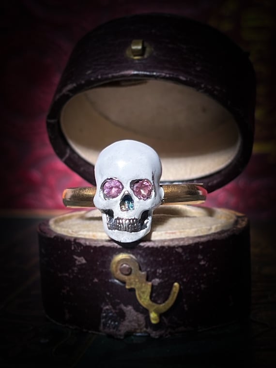 Vintage Memento Mori 9 Carat Gold Skull Ring Pink… - image 1